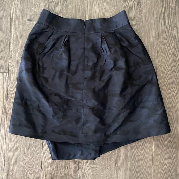 Banana Republic Camo Print Asymmetrical Skirt - Picture 4 of 8
